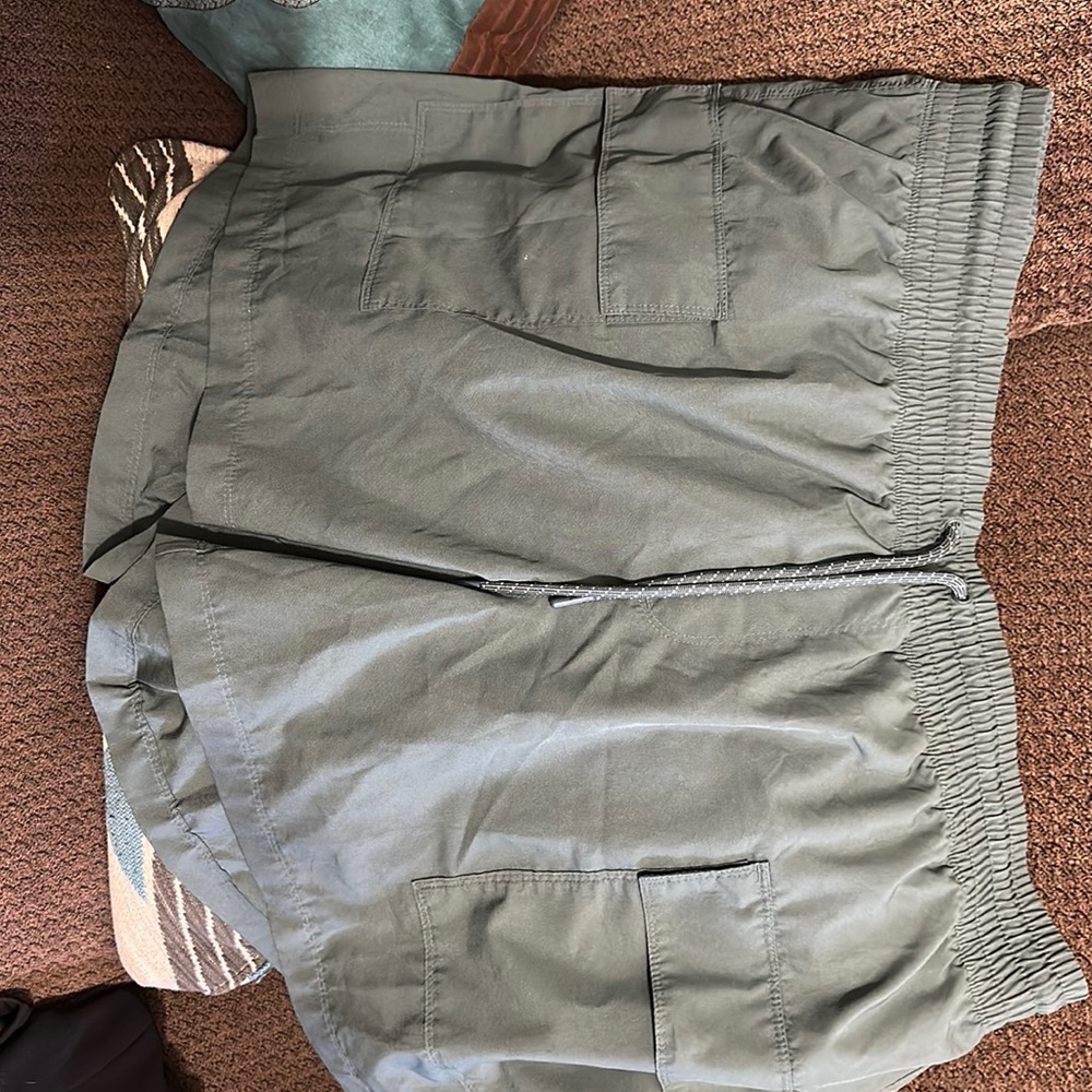 Xl dry quick shorts. Lightweight fabric